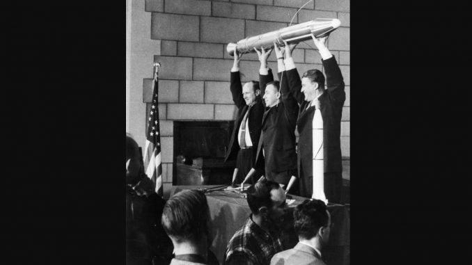 A model of Explorer 1 is held high by (left to right) JPL Director William Pickering, James Van Allen, and Wernher von Braun at a late-night news conference announcing the launch of Explorer 1, held at the National Academy of Sciences in Washington, DC. Image: NASA/JPL-Caltech