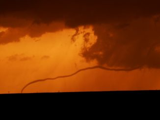 A tornado in Galatia, Kansas on 25 May 2012 as it was decaying. Photo: Jana Houser. Source: AGU